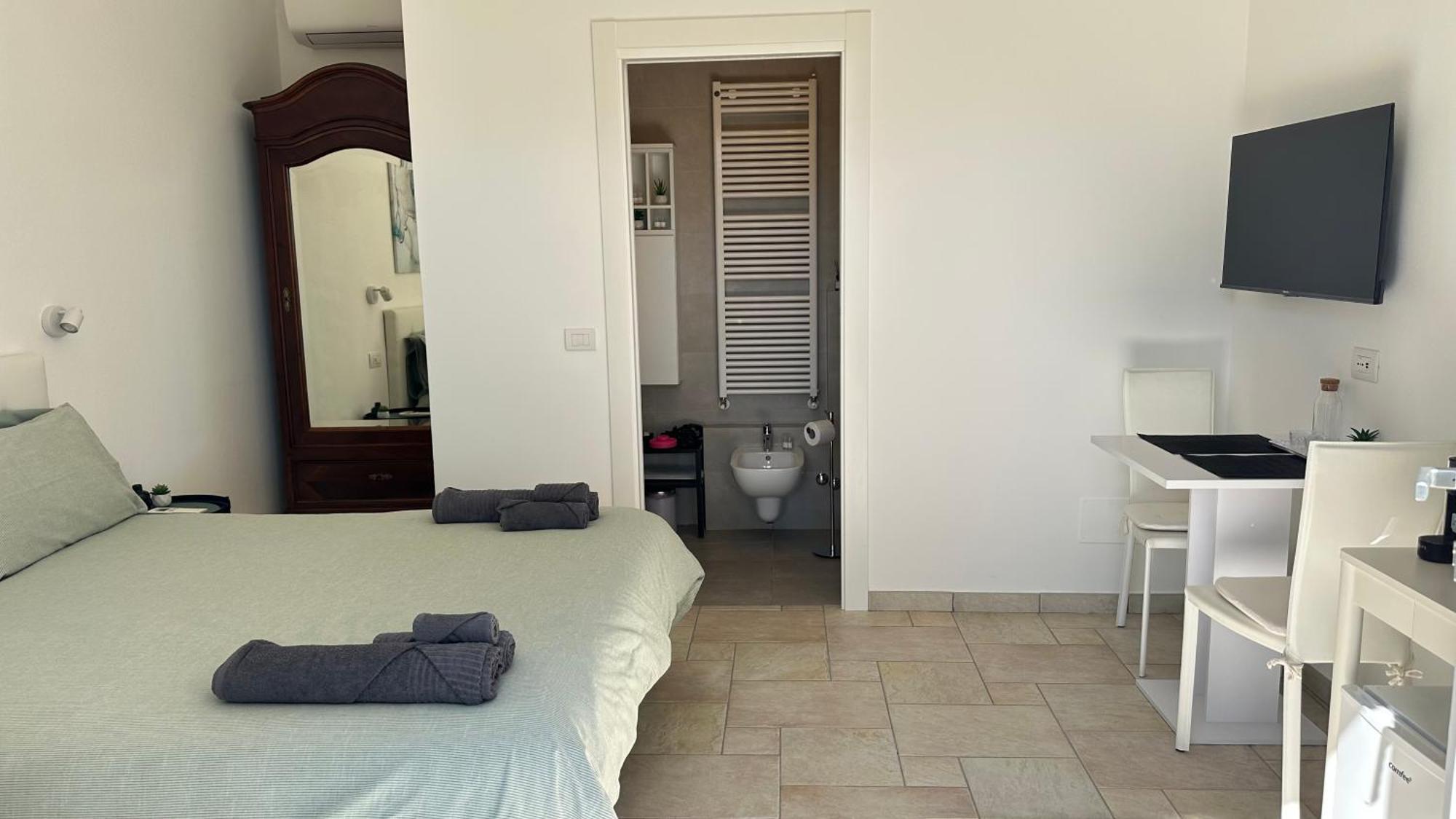 Double Room Private Bathroom
